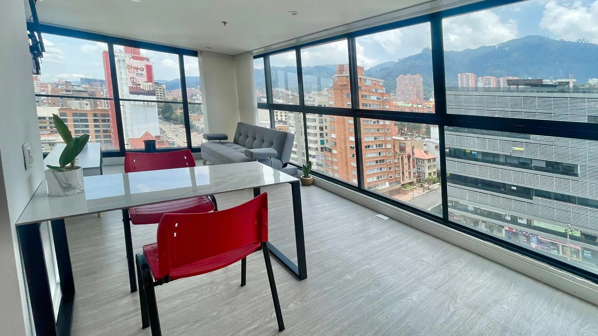 Balcon Iluminacion Ventilacion En Chapinero Bogota 0*,  Colombia